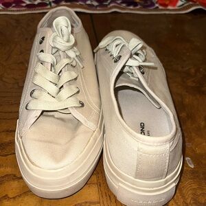 Swedish Made. VAGABOND SHOEMAKERS  TAN CANVAS size 8